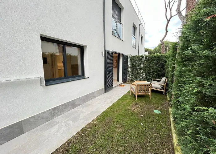 Avinguda Madrid 27 Bajos 1ª *