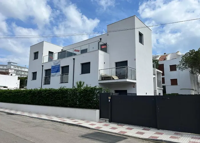 Avinguda Madrid 27 Bajos 1ª * Castell-Platja d'Aro