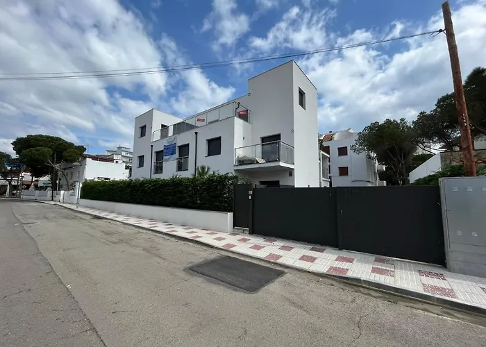 Avinguda Madrid 27 Bajos 1ª * Castell-Platja d'Aro